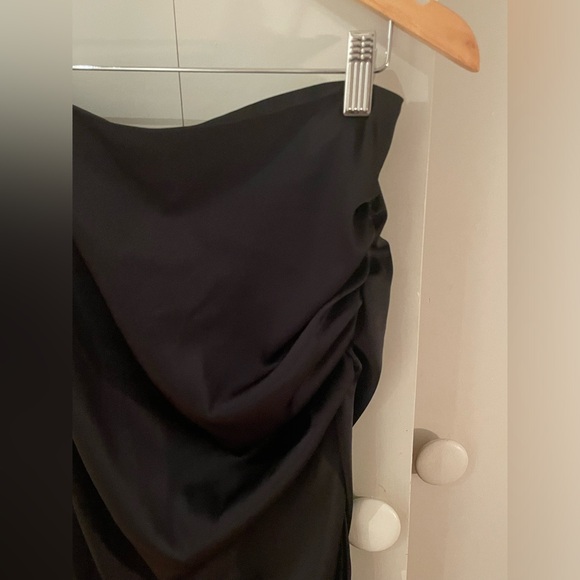 NWT Dynamite MIDI Satin Skirt in Black. - Picture 4 of 7